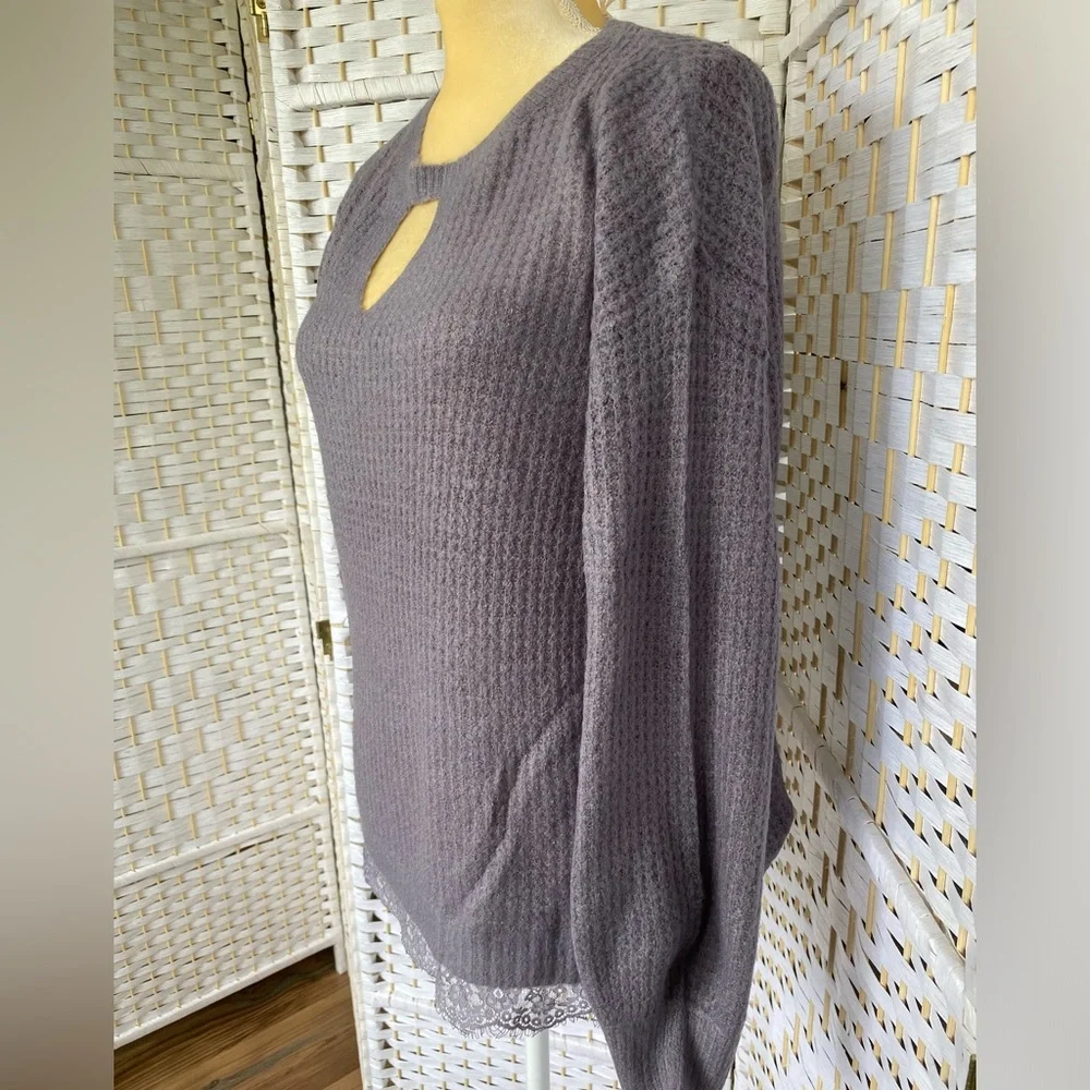 NWT Hem & Thread Waffle Knit Sweater Lace Trim Bottom Beautiful Lilac Color - Picture 11 of 16